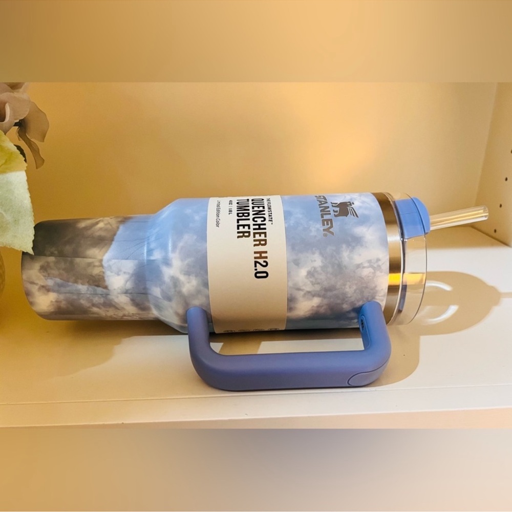🎉LAST PIECE🎉Stanley 40 oz. Quencher H2.0
FlowState Tumbler Oceon Tie Dye - Picture 8 of 9
